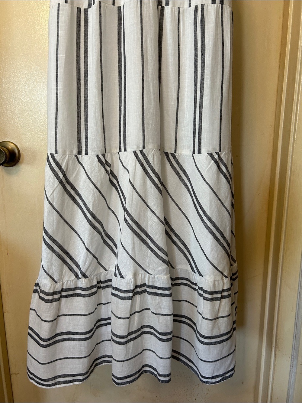 Dkny Sleeveless V-Neck Striped Maxi Dress in White and Black size 4 - Picture 11 of 14